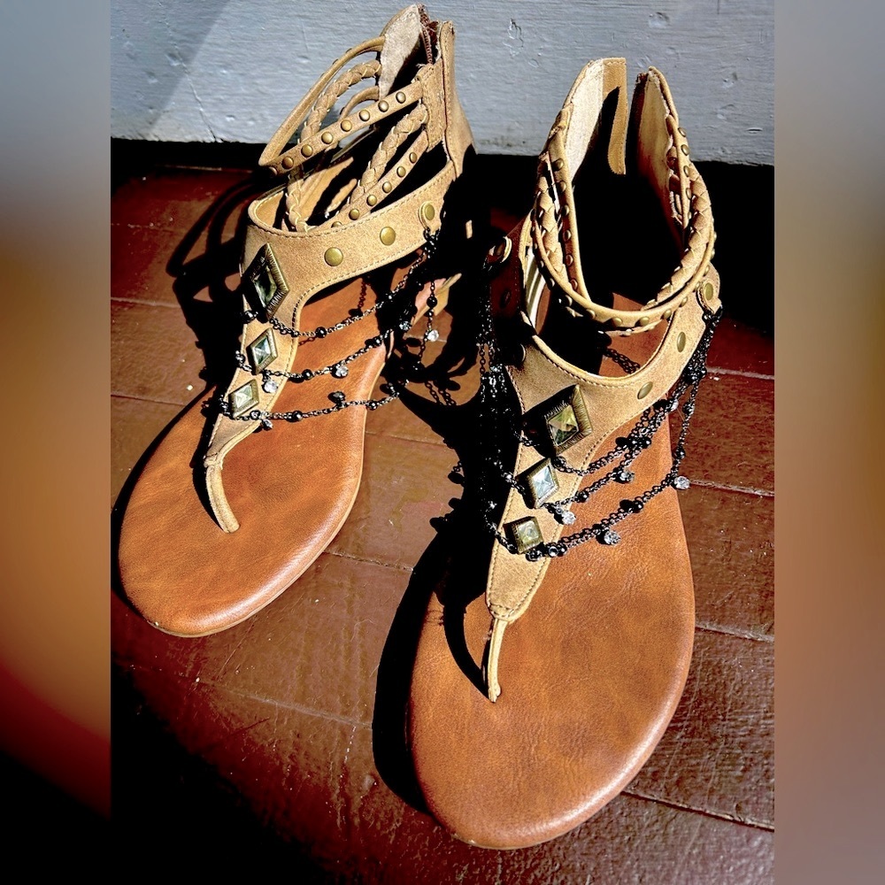 Zip-up Sandals
